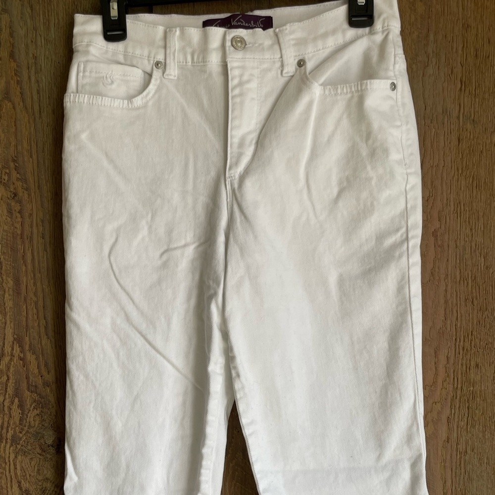 Gloria Vanderbilt White Straight Jeans size 4